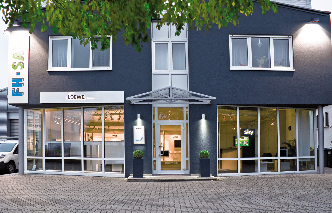 Die FH-SAT GmbH in Linkenheim Die FH-SAT GmbH in Linkenheim-Hochstetten (bei Karlsruhe). Satellitenanlagen, Kabelfernsehen und Multimediatechnik in Perfektion.