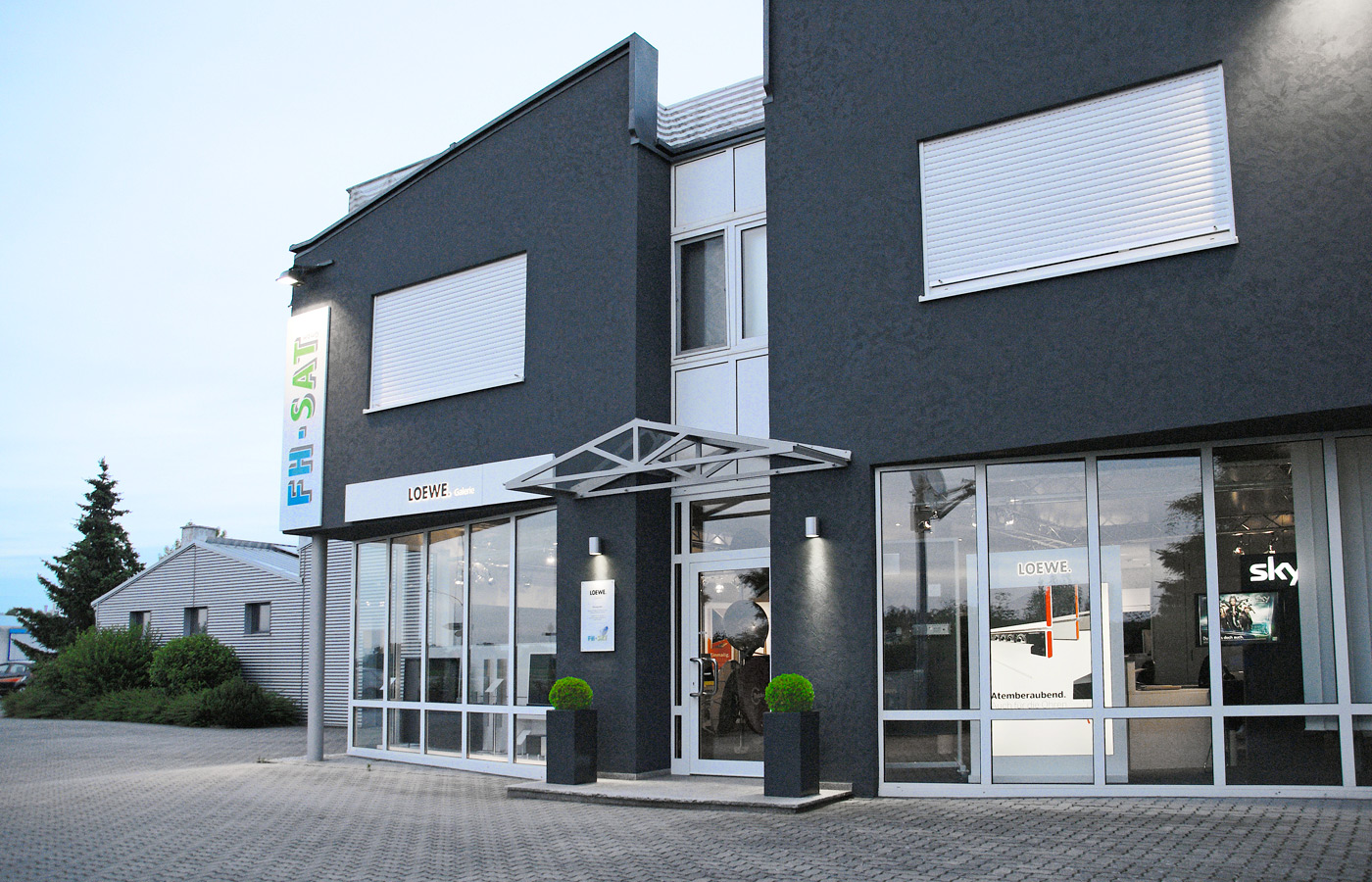 Die FH-SAT GmbH in Linkenheim Die FH-SAT GmbH in Linkenheim-Hochstetten (bei Karlsruhe). Satellitenanlagen, Kabelfernsehen und Multimediatechnik in Perfektion.