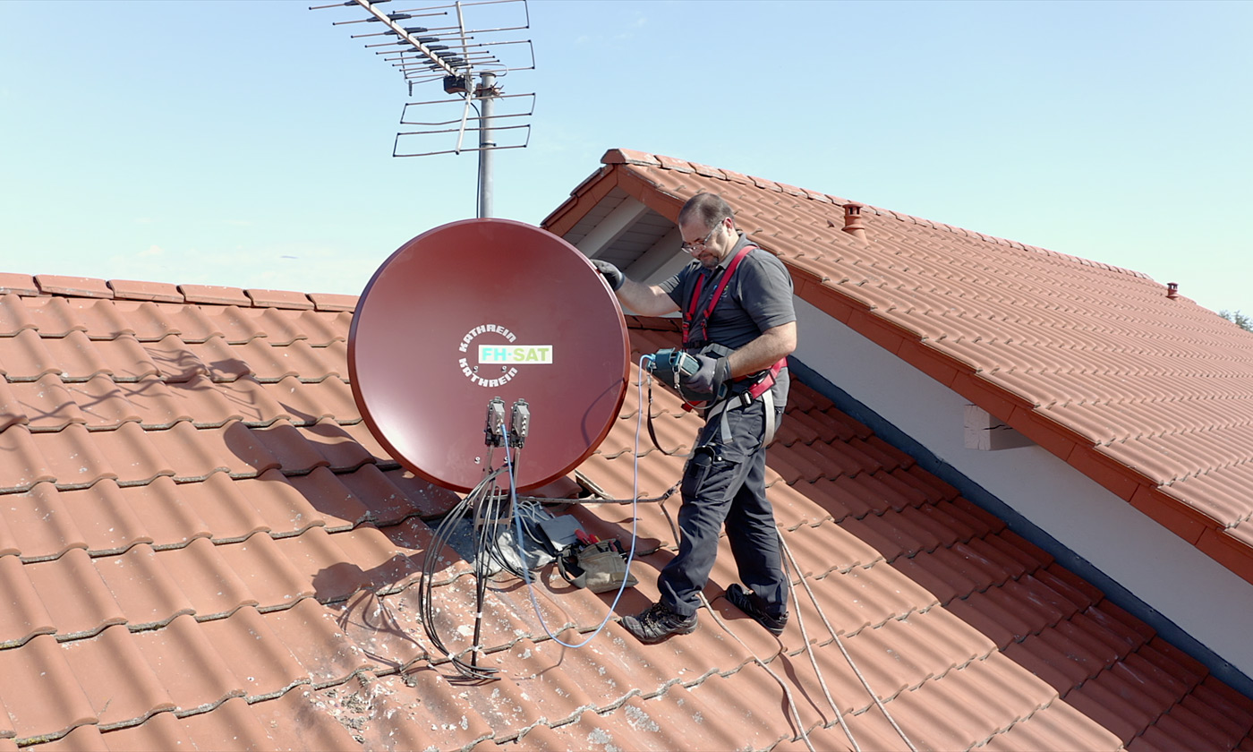 Die FH-SAT GmbH in Linkenheim-Hochstetten (bei Karlsruhe). Satellitenanlagen, Kabelfernsehen und Multimediatechnik in Perfektion. Die FH-SAT GmbH in Linkenheim-Hochstetten (bei Karlsruhe). Satellitenanlagen, Kabelfernsehen und Multimediatechnik in Perfektion.